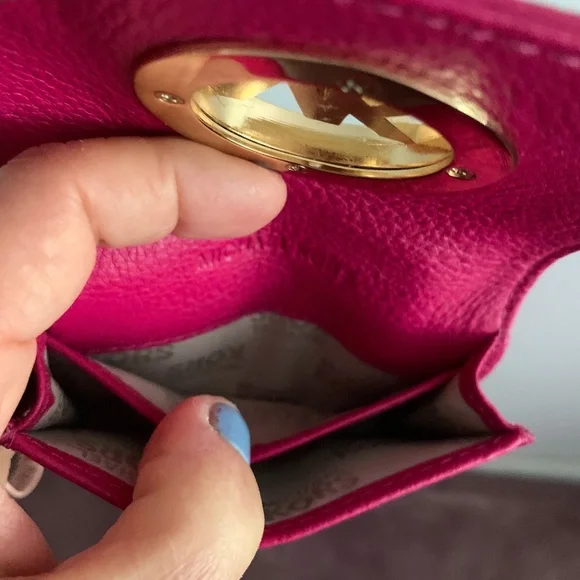 Michael Kors Large Credit Card Case In Fuchsia - Picture 4 of 5